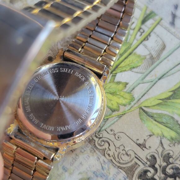 Vintage Watches Gitano MOP Dial Roman Numeral Gold Stretch Band Quartz Watch - Picture 4 of 10